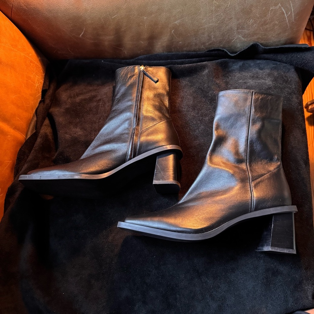 Zara black genuine leather block heel ankle boots Minimal luxe
1213101080039-1 - Picture 12 of 16